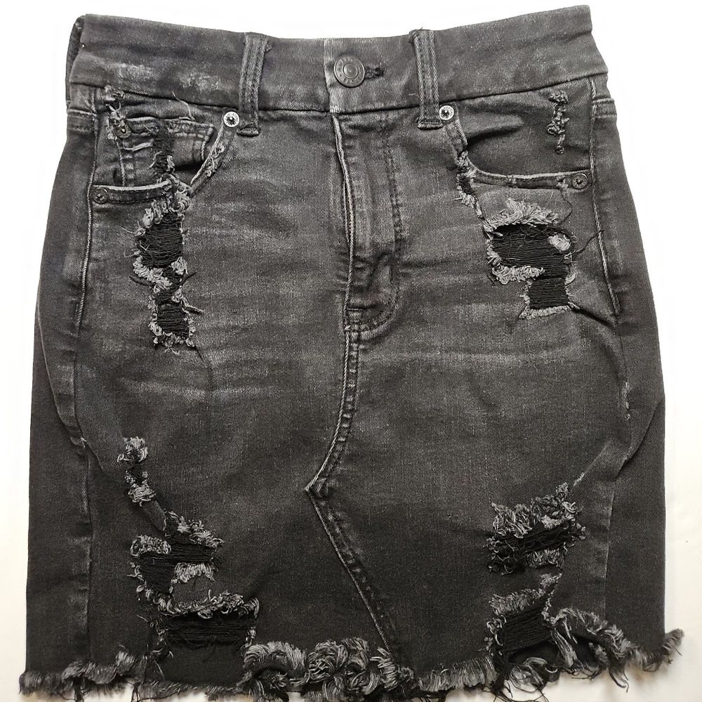 American Eagle Skirt. Black distressed denim.